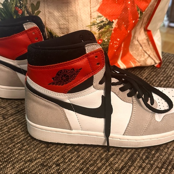 Air Jordan 1 Retro High OG Light Smoke Grey - Size 8.5 - 555088-126 - Mens - Picture 2 of 7